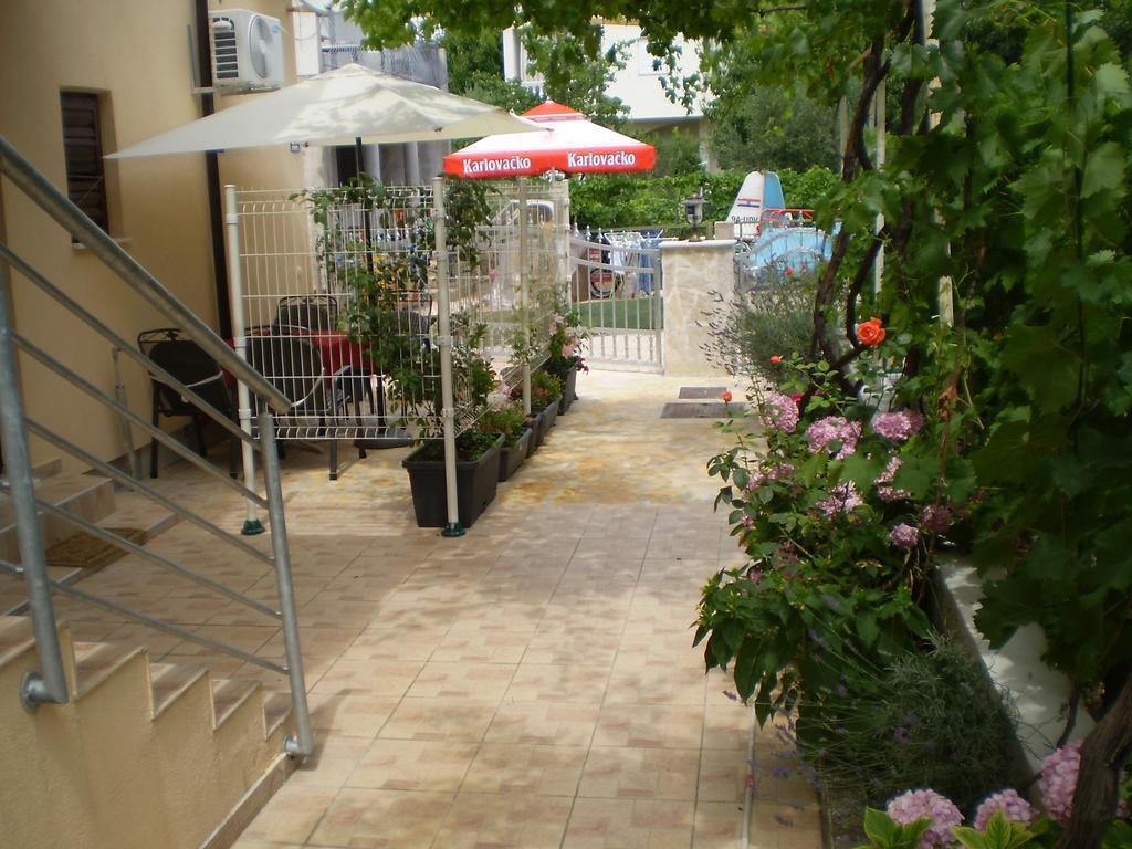 Apartments Tare, Free Parking Vodice Exteriör bild